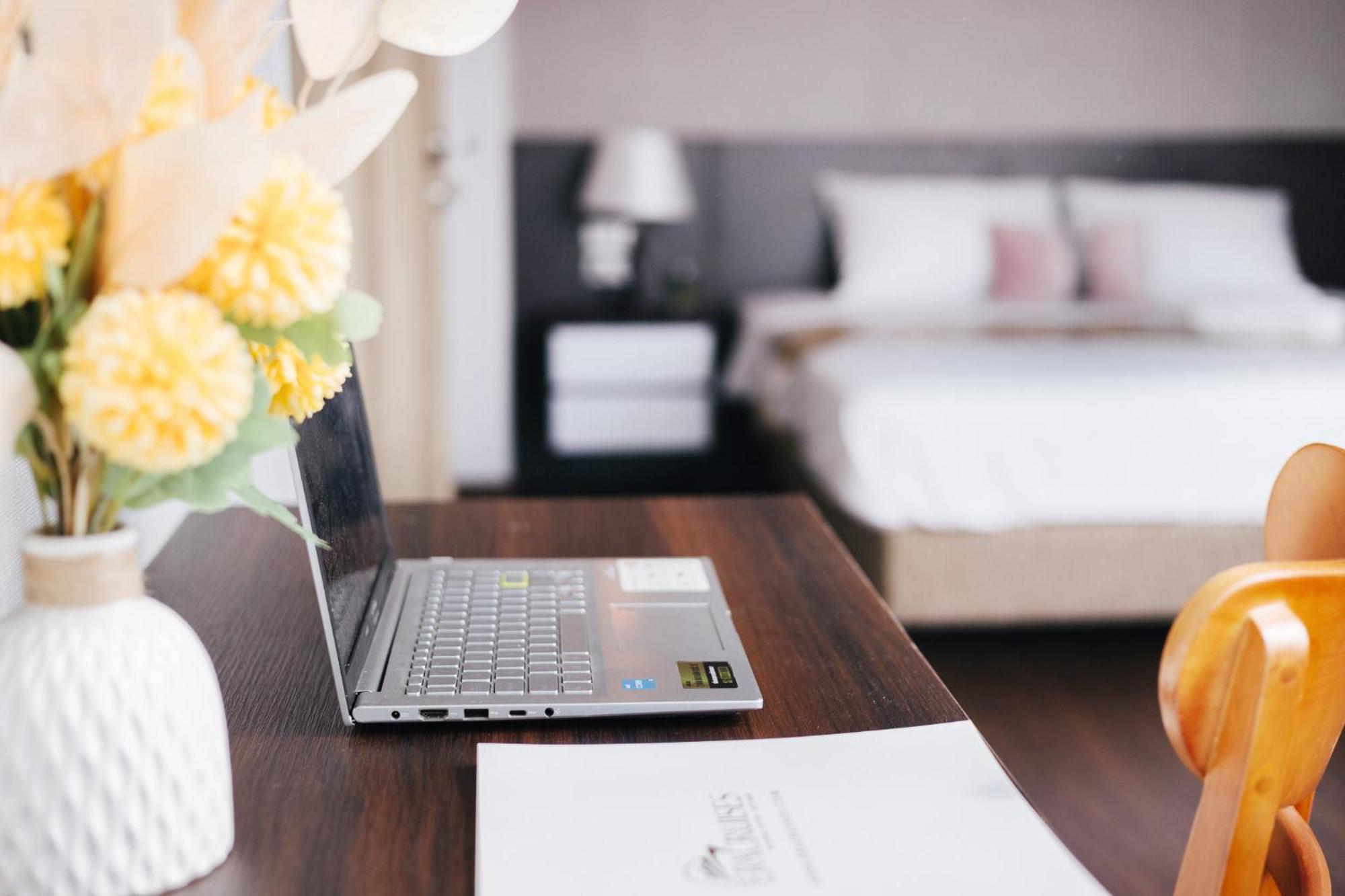 Ivy Hotel & Apartment - Stay 24H Hanoi Bagian luar foto