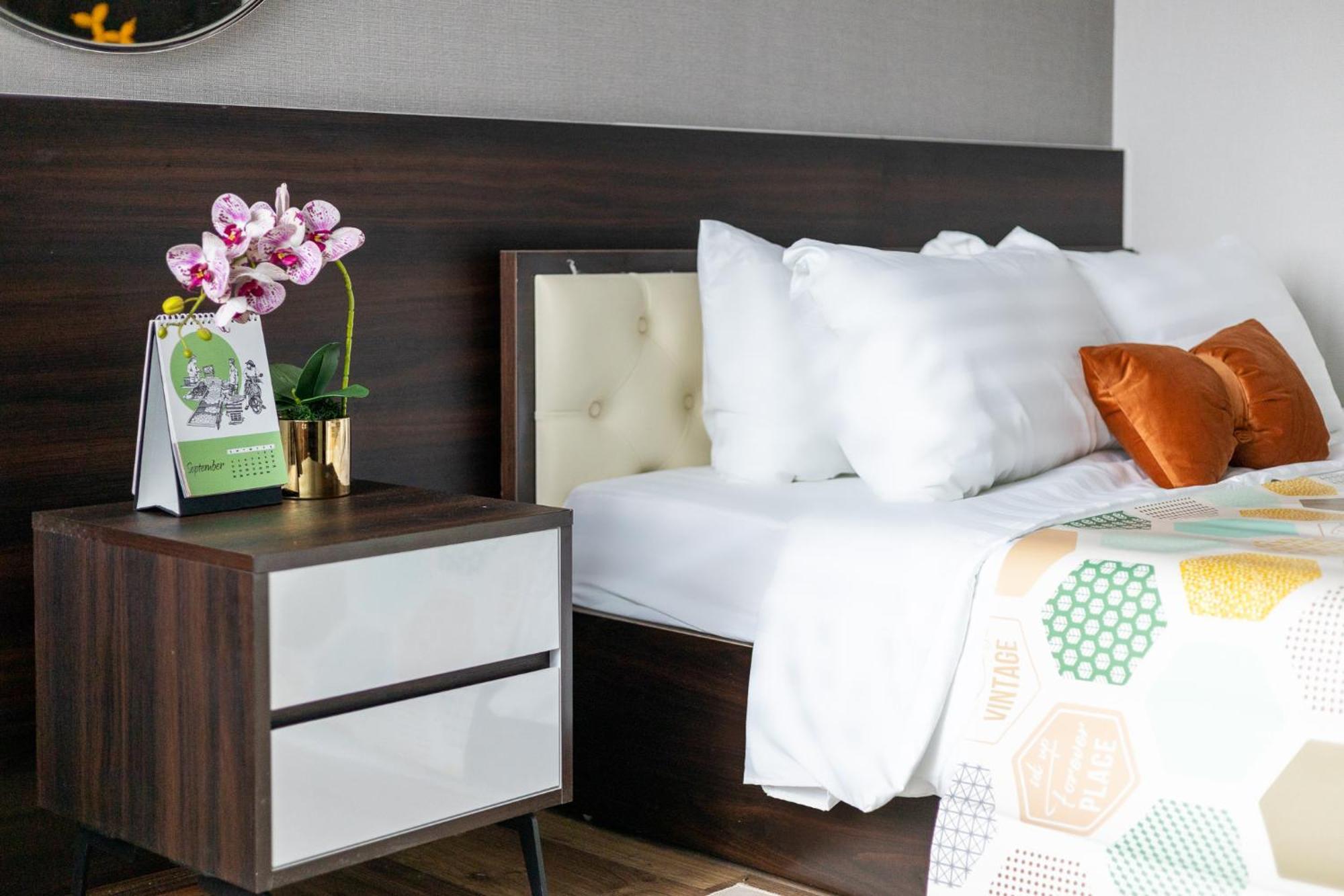 Ivy Hotel & Apartment - Stay 24H Hanoi Bagian luar foto